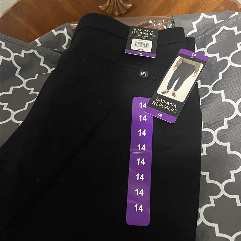 Banana Republic Classic Black Pants - Picture 2 of 7